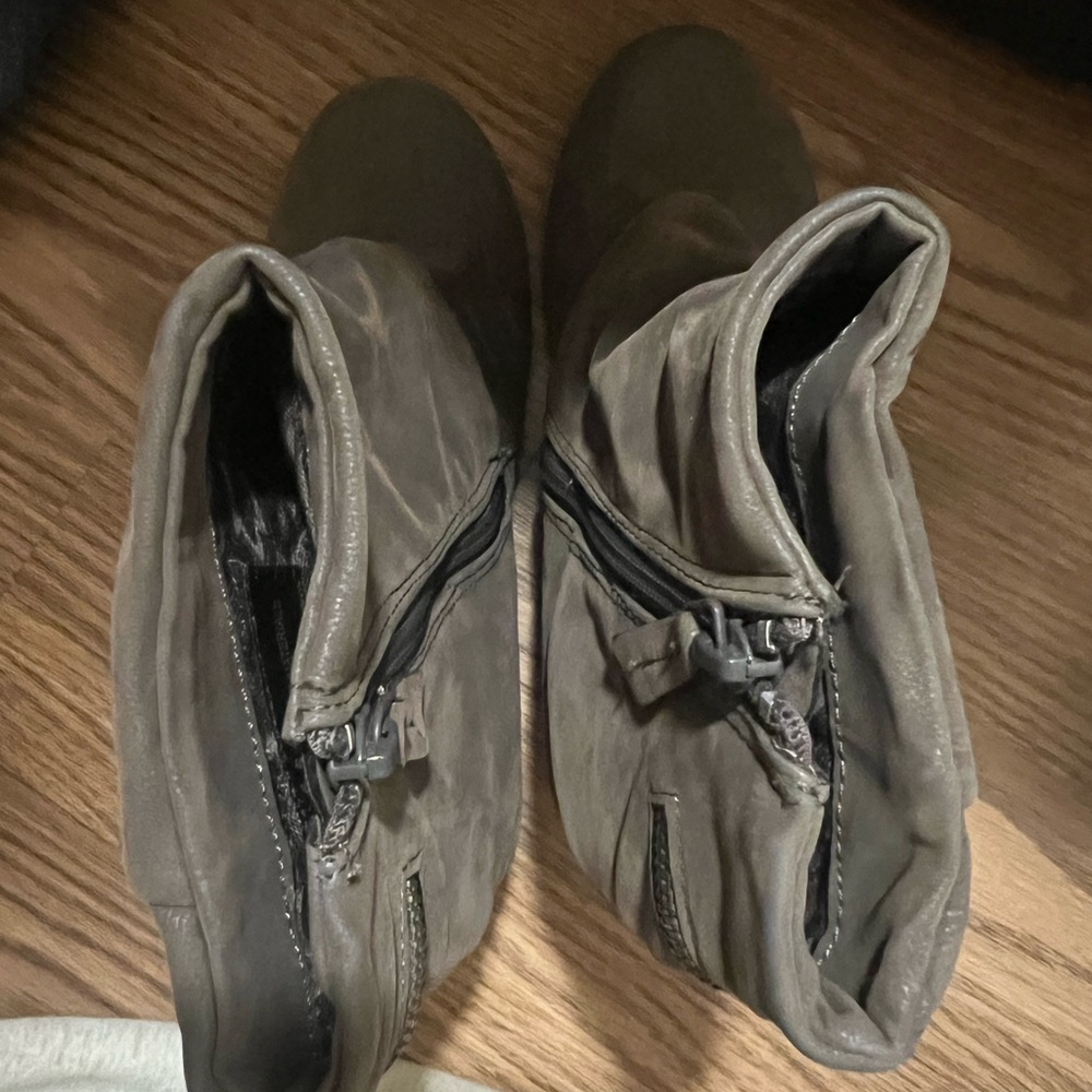 Women’s Gray Leather Boots